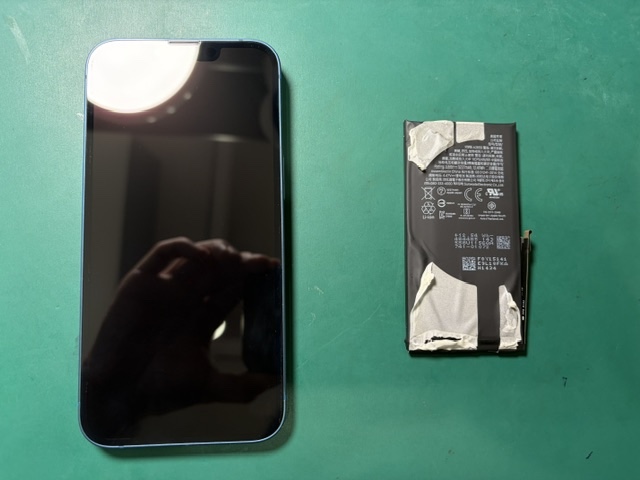 加古川市からお越しのお客様よりiPhone1３のバッテリー交換をご依頼いただきました！